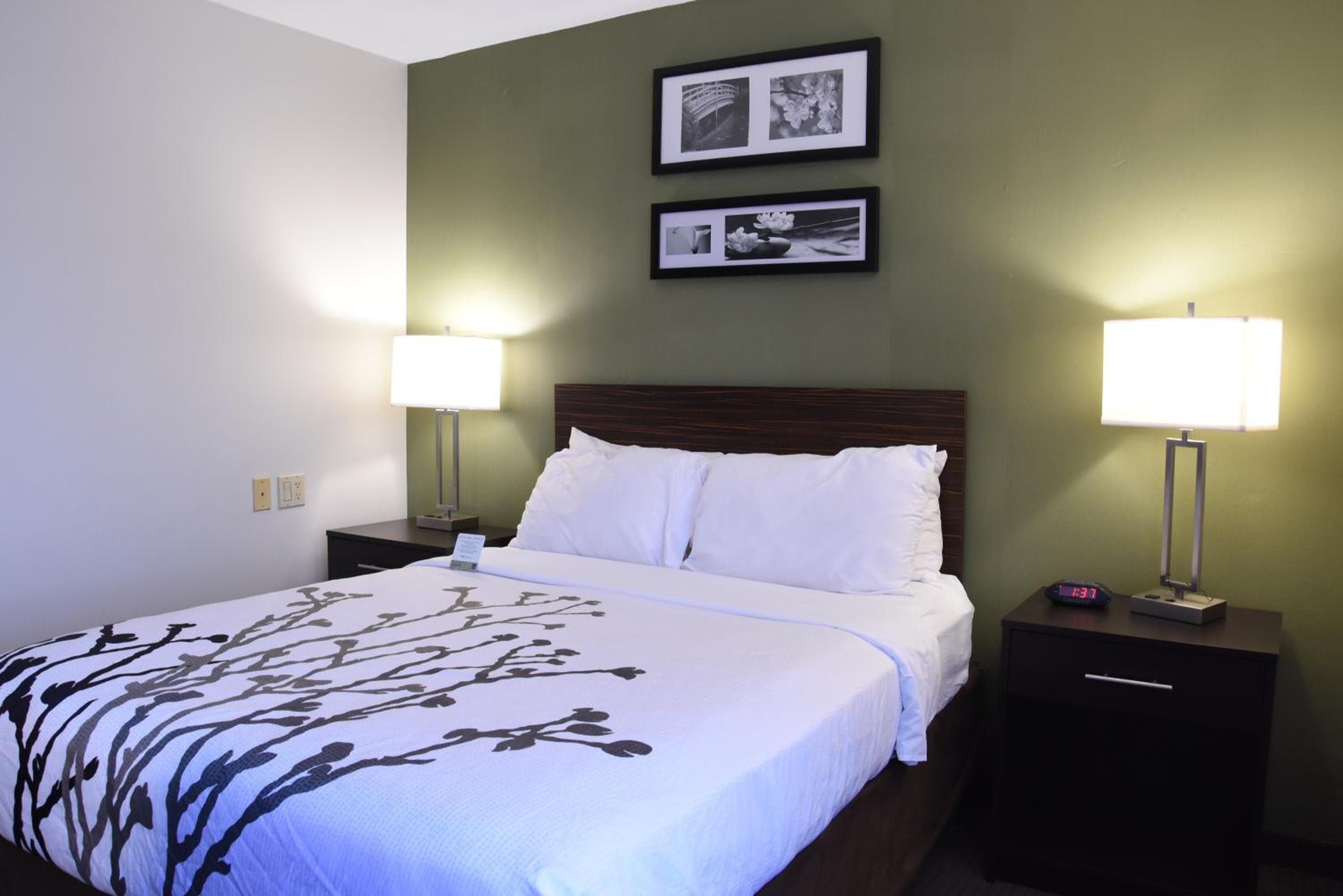 Sky Harbor Airport Inn