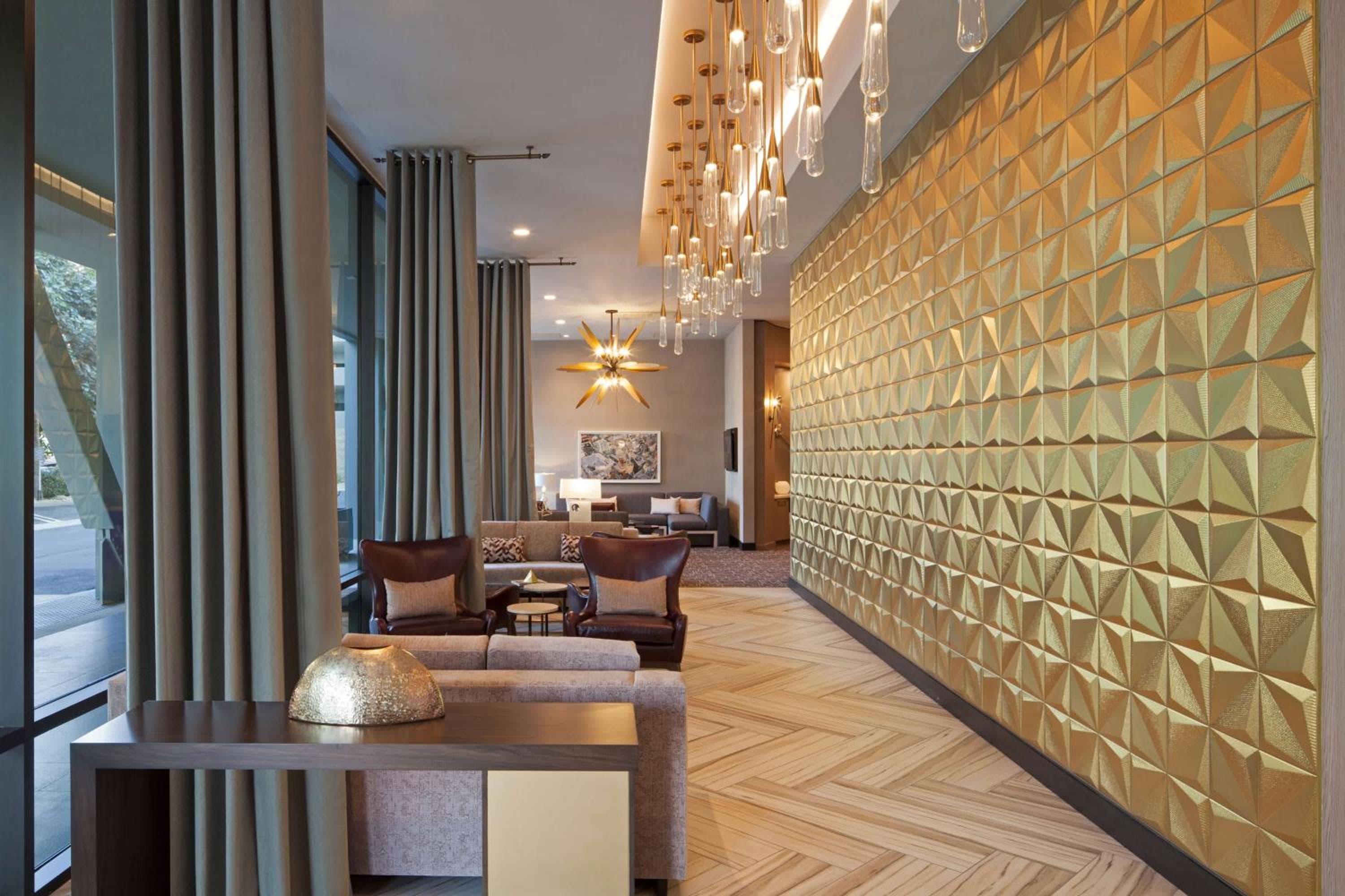 H Hotel Los Angeles, Curio Collection by Hilton