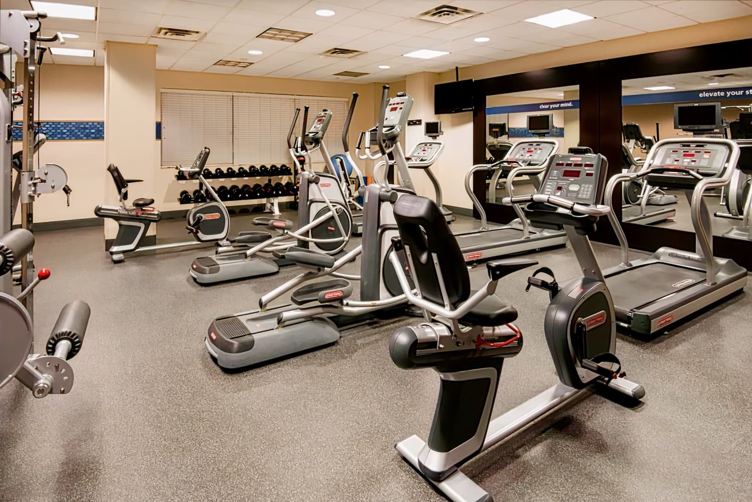 Hampton Inn & Suites Newark-Harrison