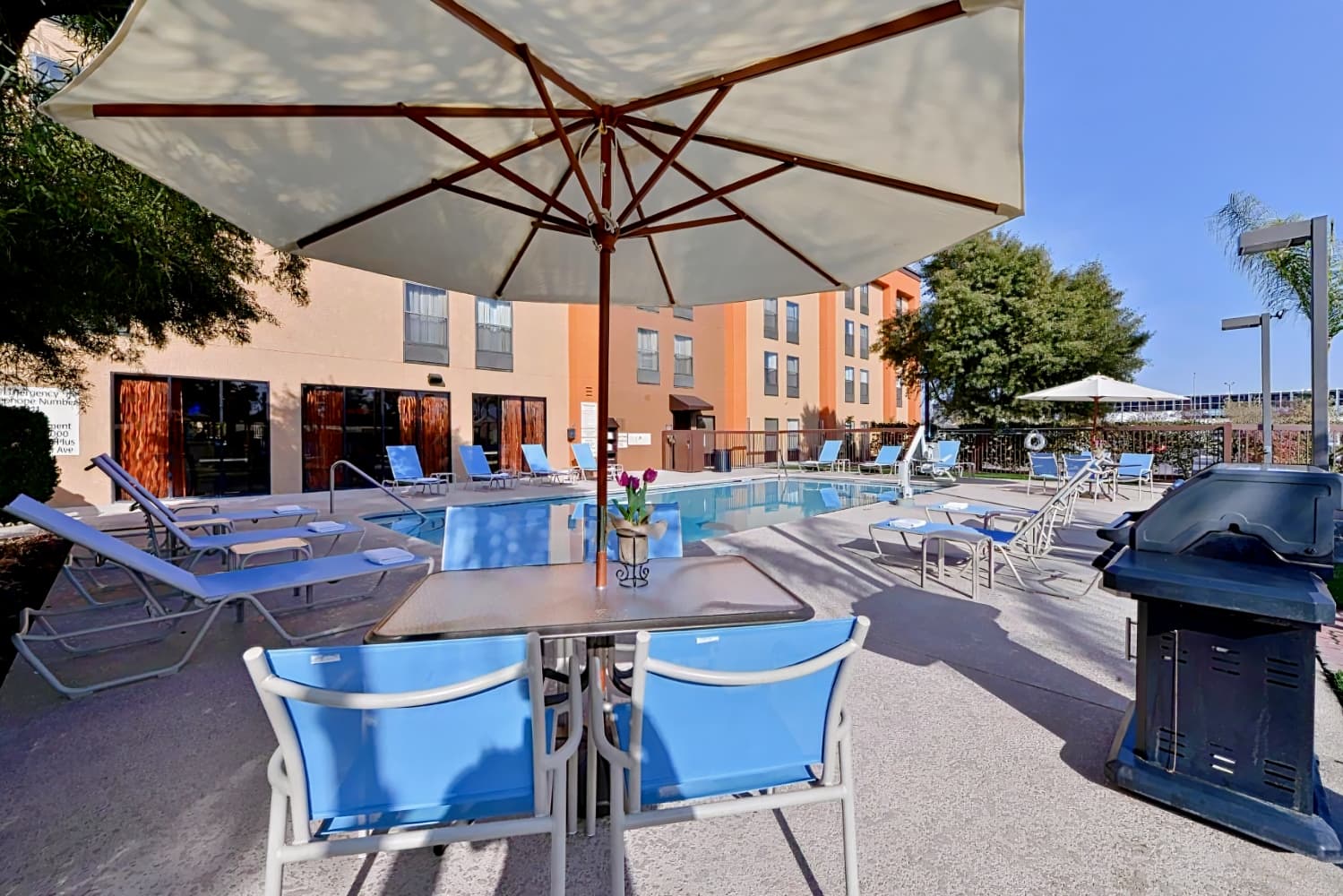 BEST WESTERN PLUS Fresno Airport Hotel