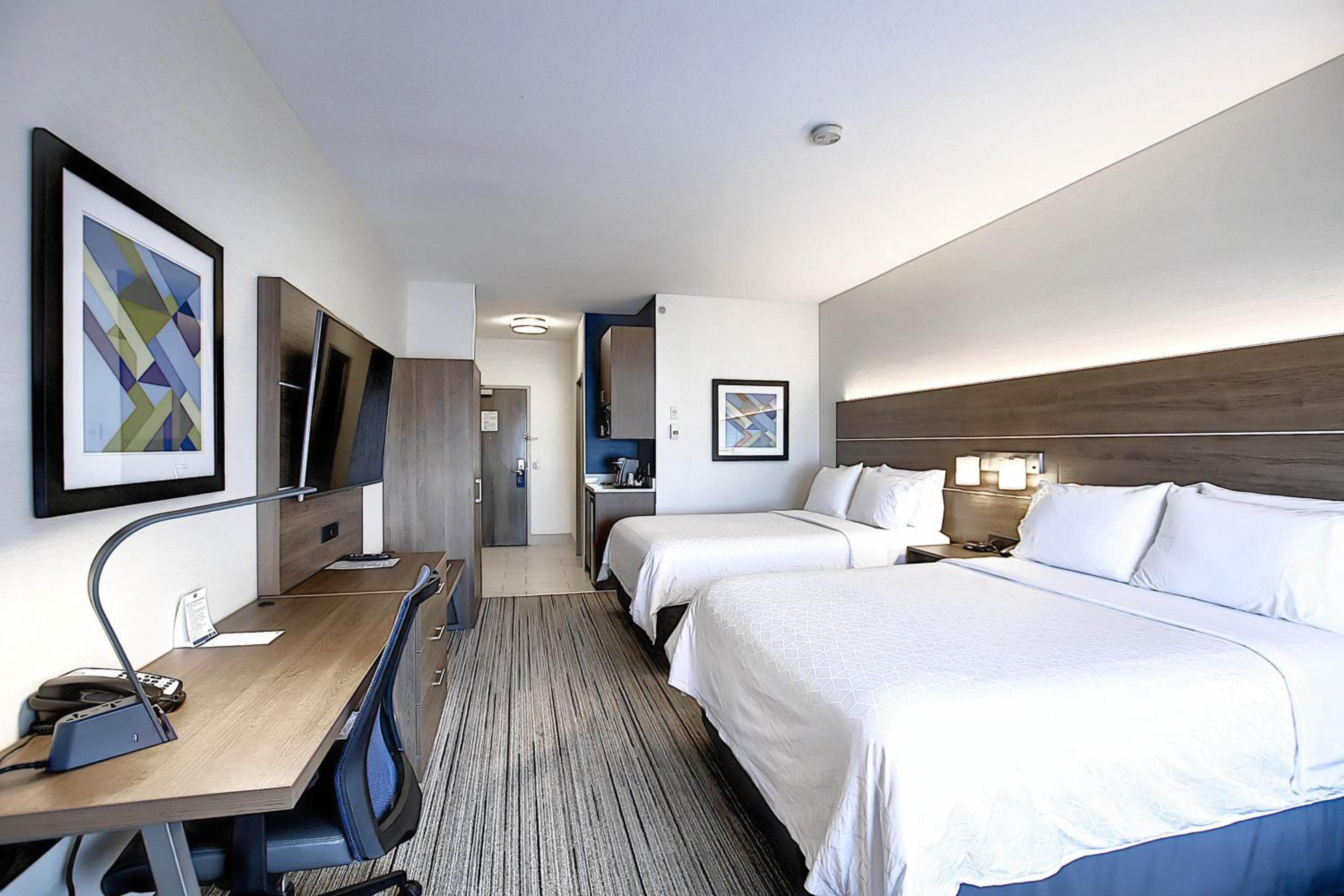 Holiday Inn Express & Suites Airport Calgary