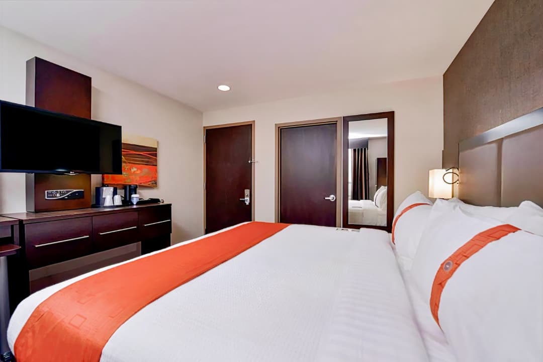 Holiday Inn New York JFK Airport Area