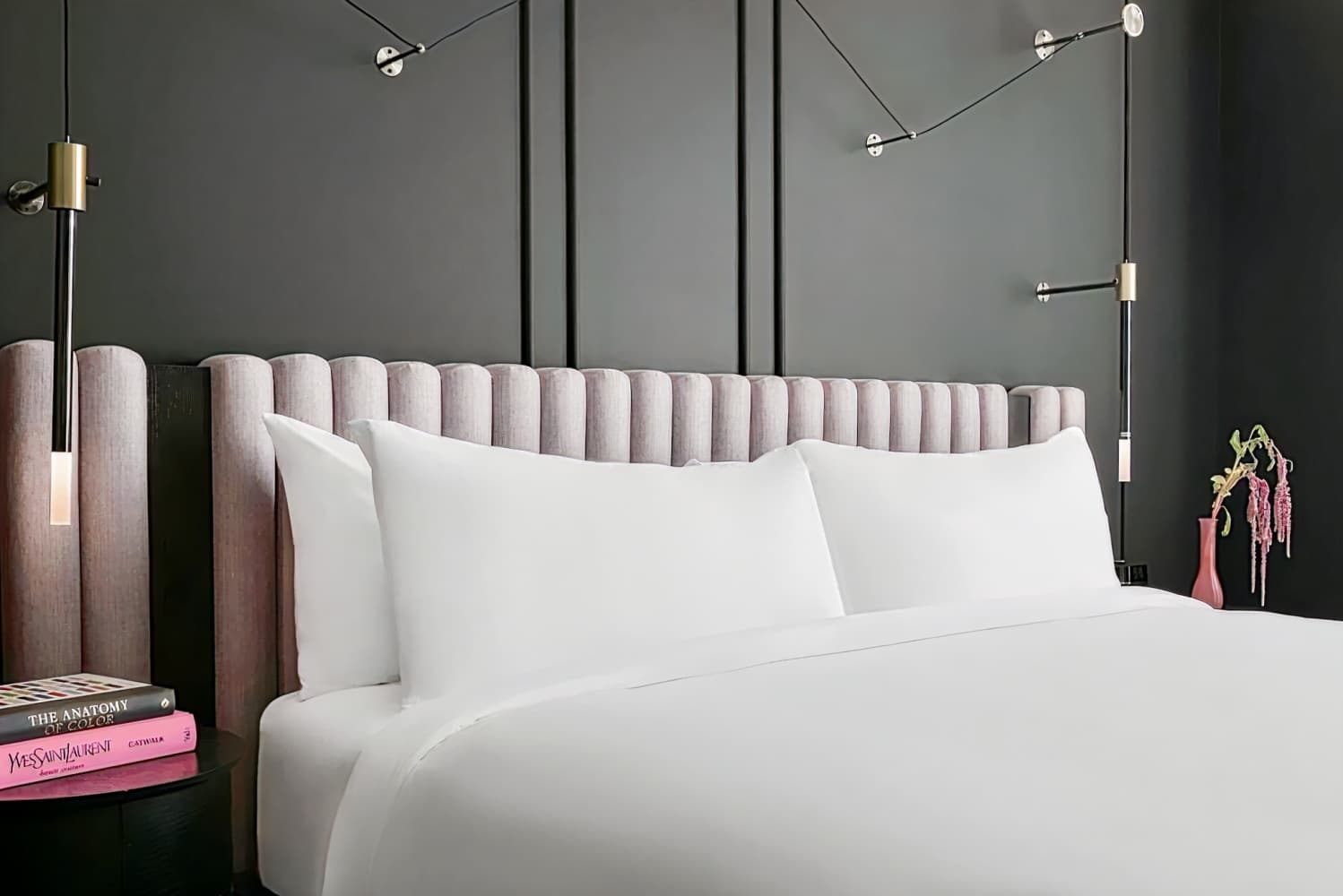 Renaissance Milwaukee West Hotel