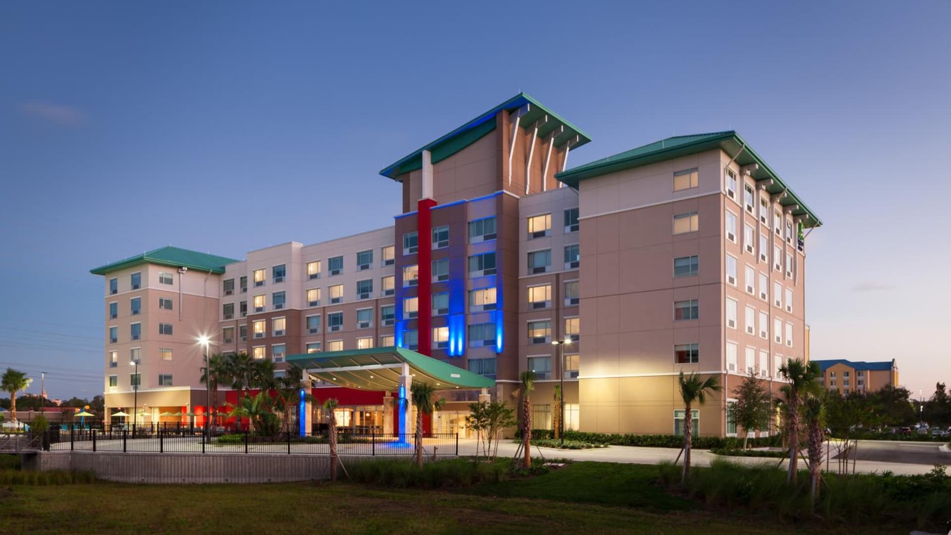 Holiday Inn Express & Suites Orlando At Seaworld, an IHG Hotel