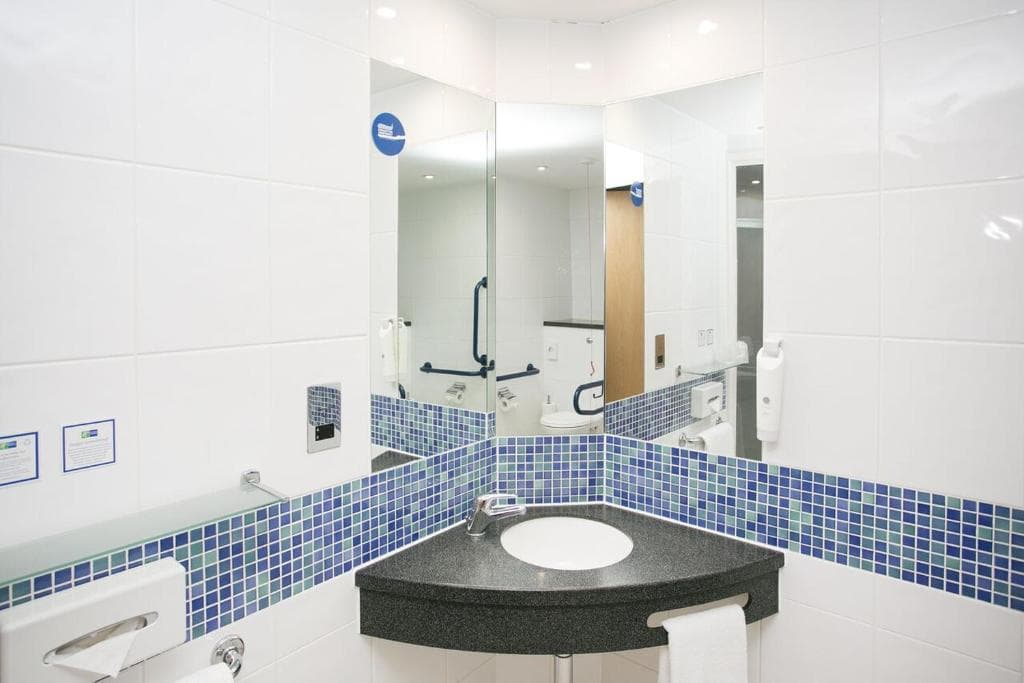 Holiday Inn Express Antrim, an IHG Hotel