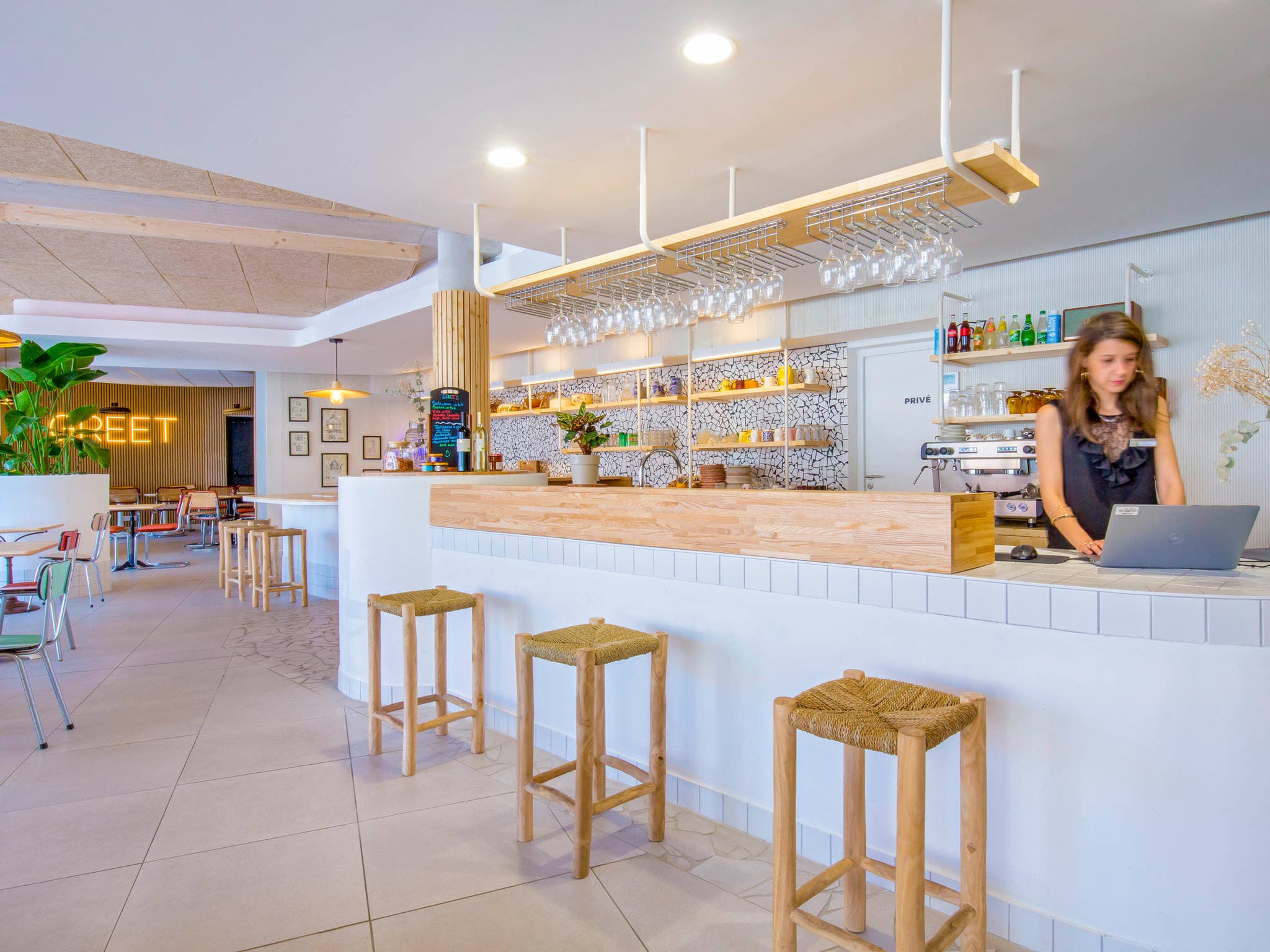 greet hotel Salon-de-Provence