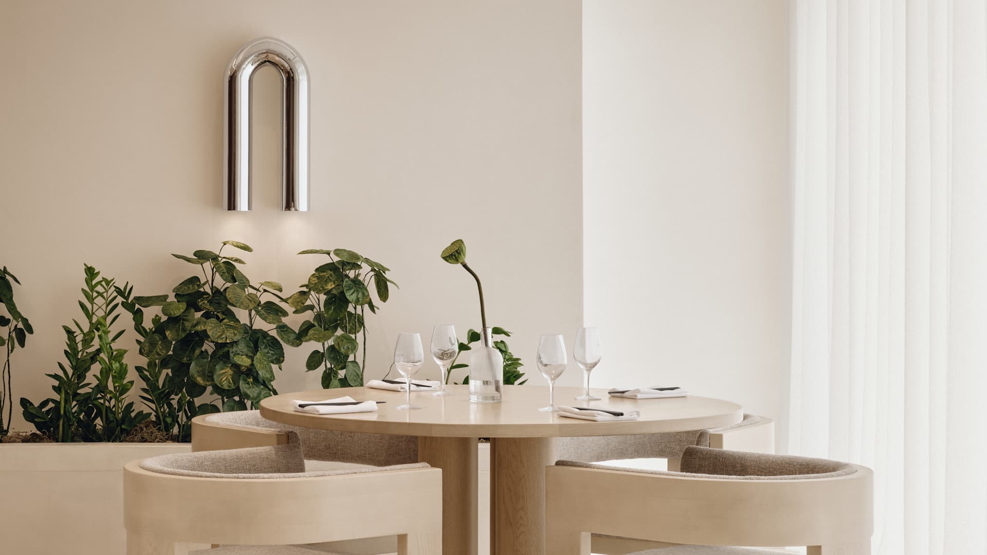 Vogue Hotel Montreal Downtown, Curio Collection by Hilton