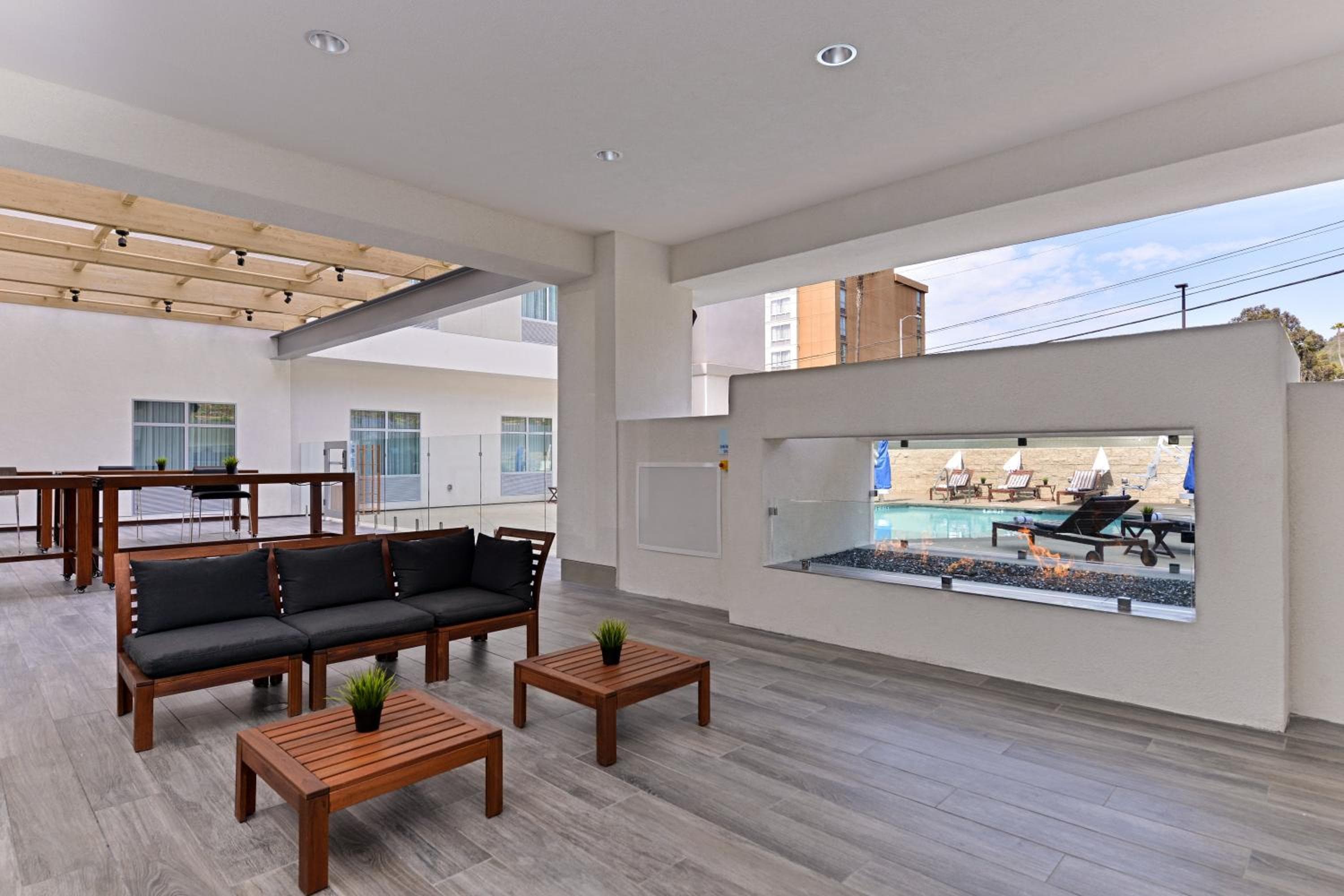 Holiday Inn Express & Suites San Diego - Mission Valley, an IHG Hotel