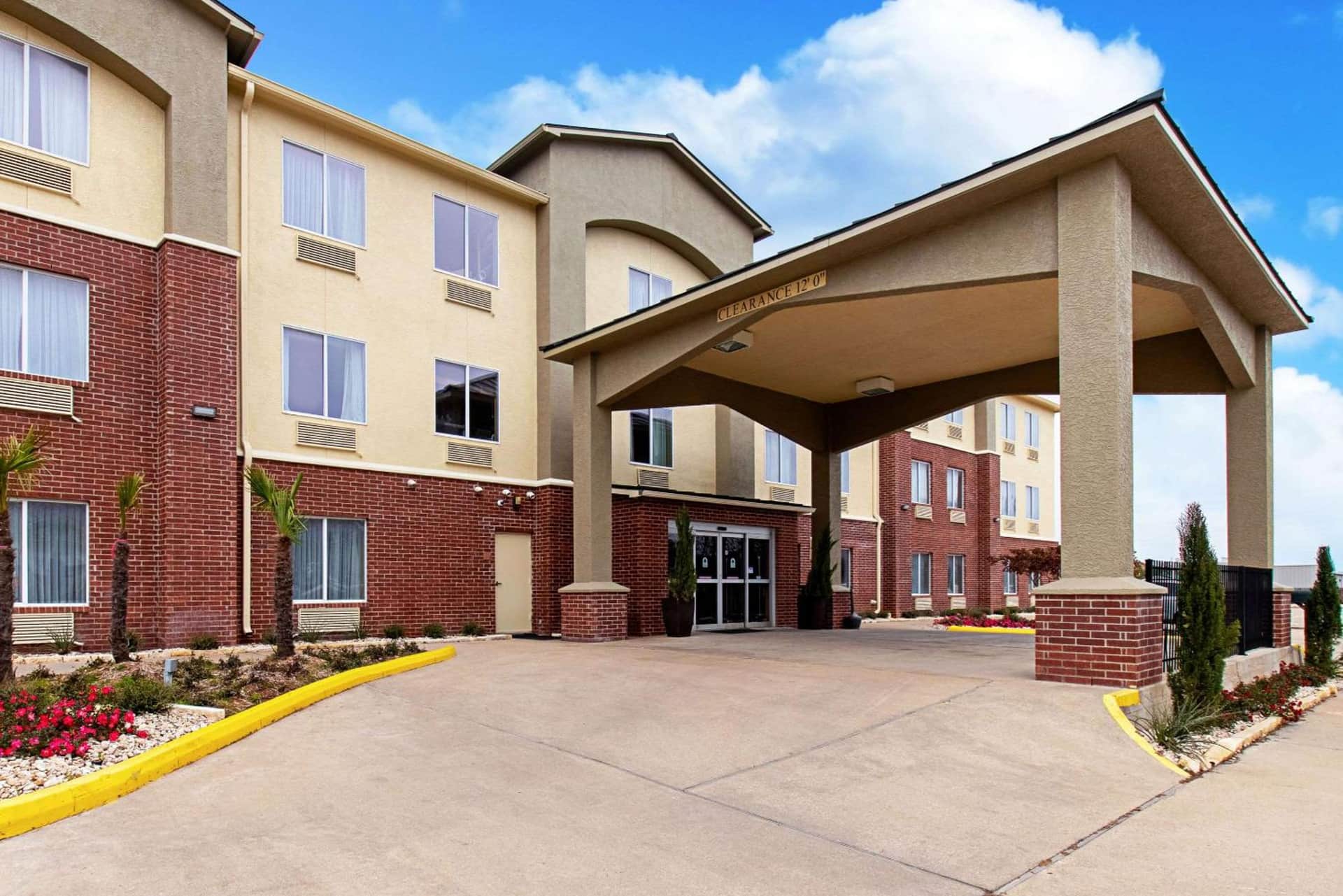 Comfort Inn & Suites and Suites Fredericksburg