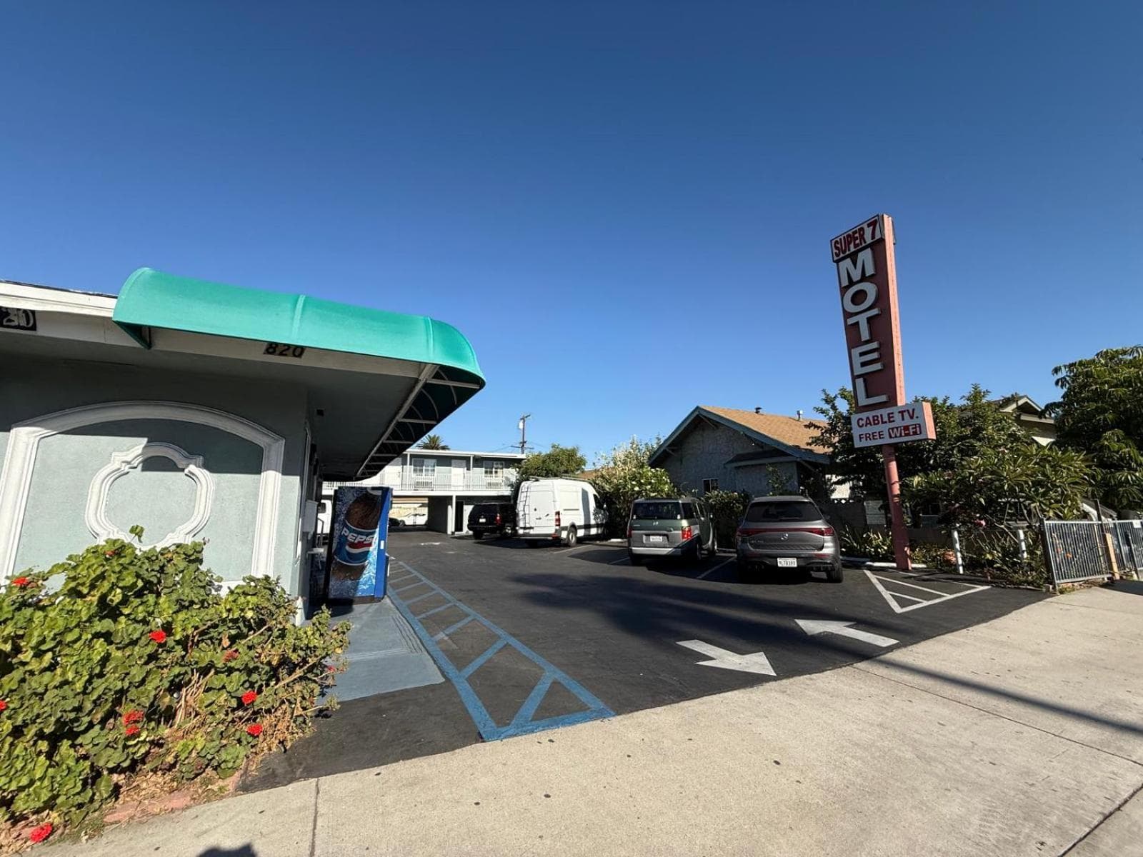 Super 7 Motel - Anaheim Packing District & Disneyland