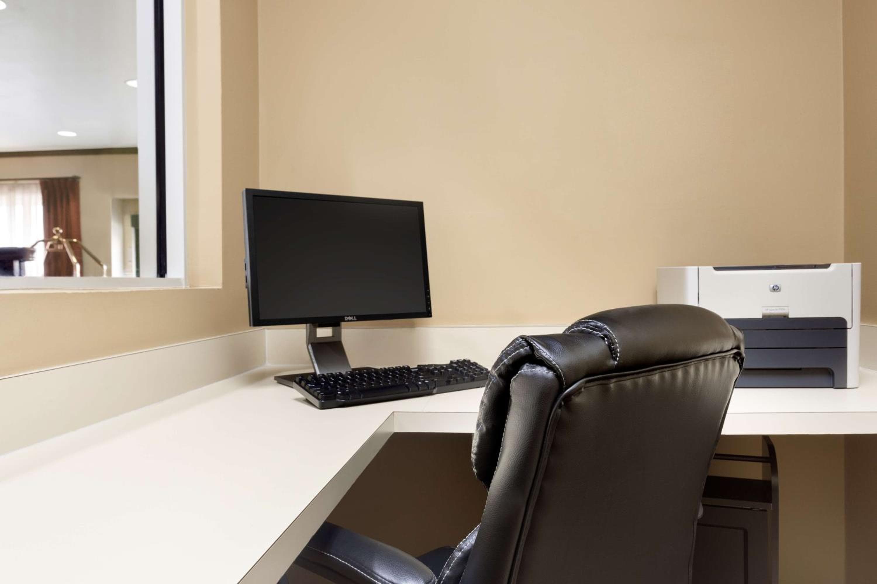 Sonesta Essential IAH Airport JFK Boulevard - Newly Renovated