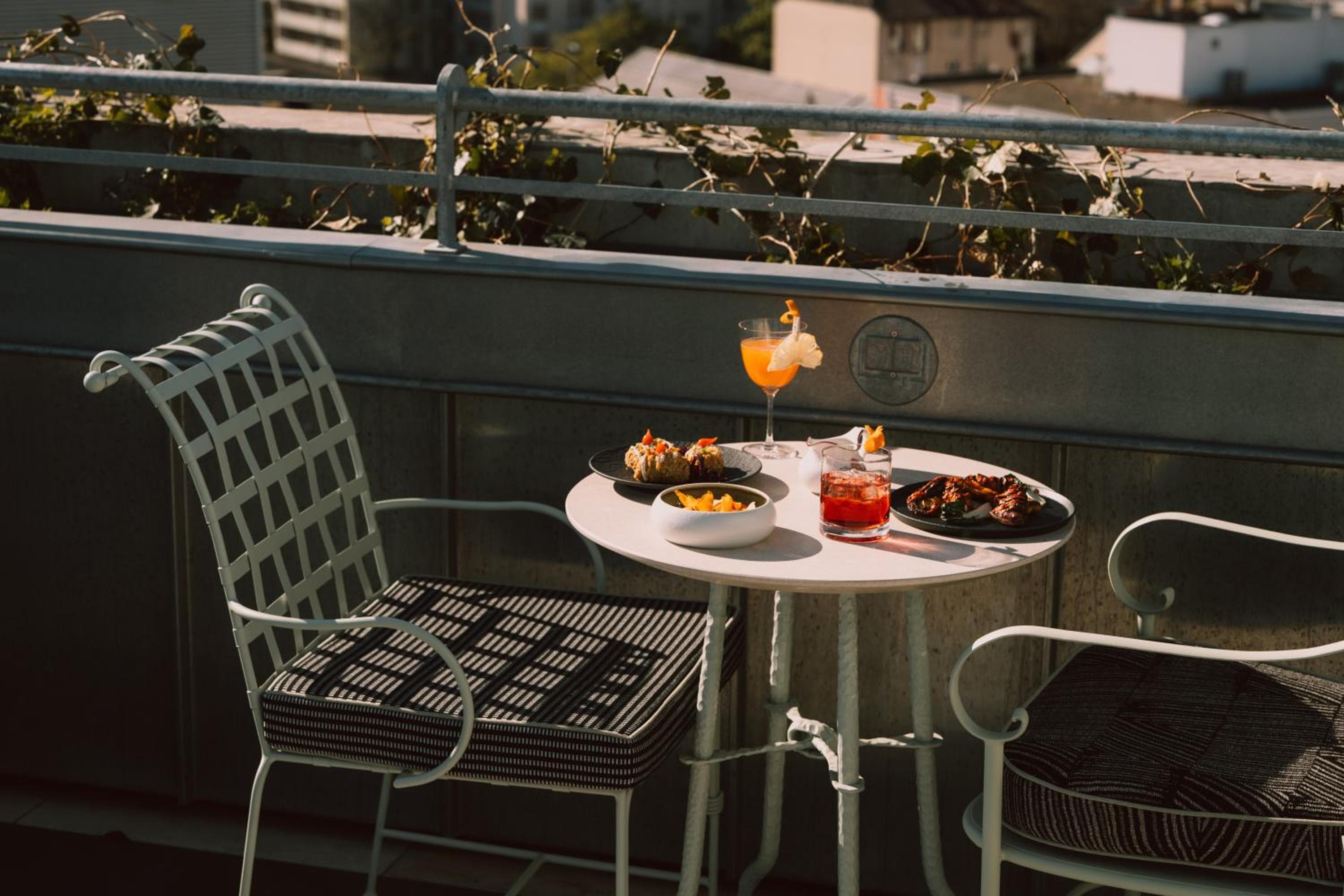 Maison Heler Metz, Curio Collection By Hilton