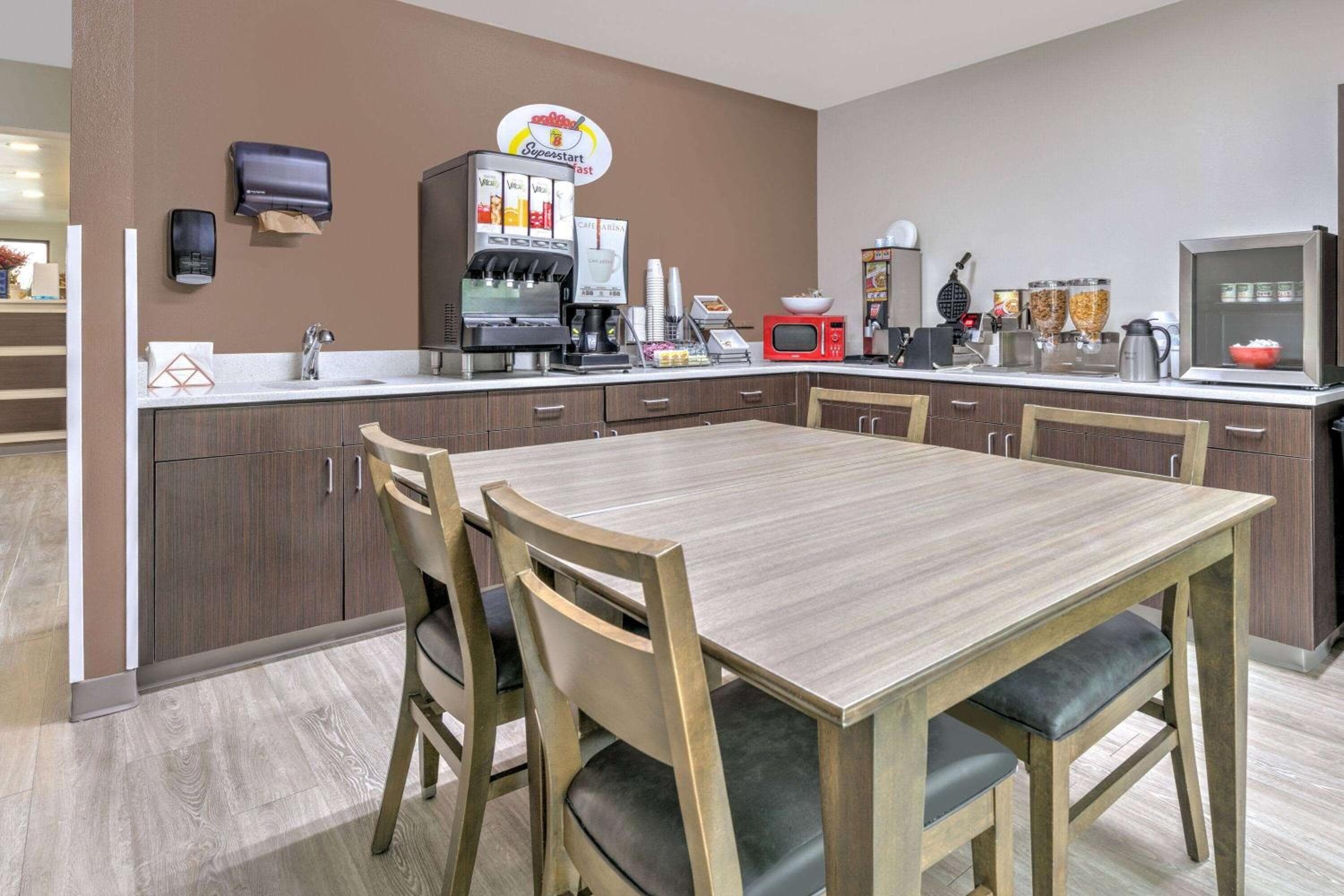 Super 8 by Wyndham Waxahachie TX