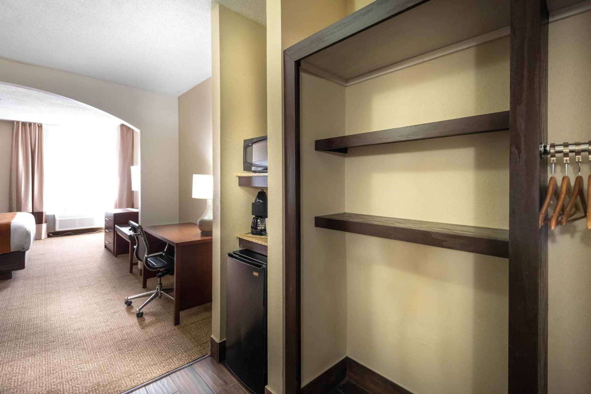 Comfort Inn & Suites Love Field-Dallas Market Center