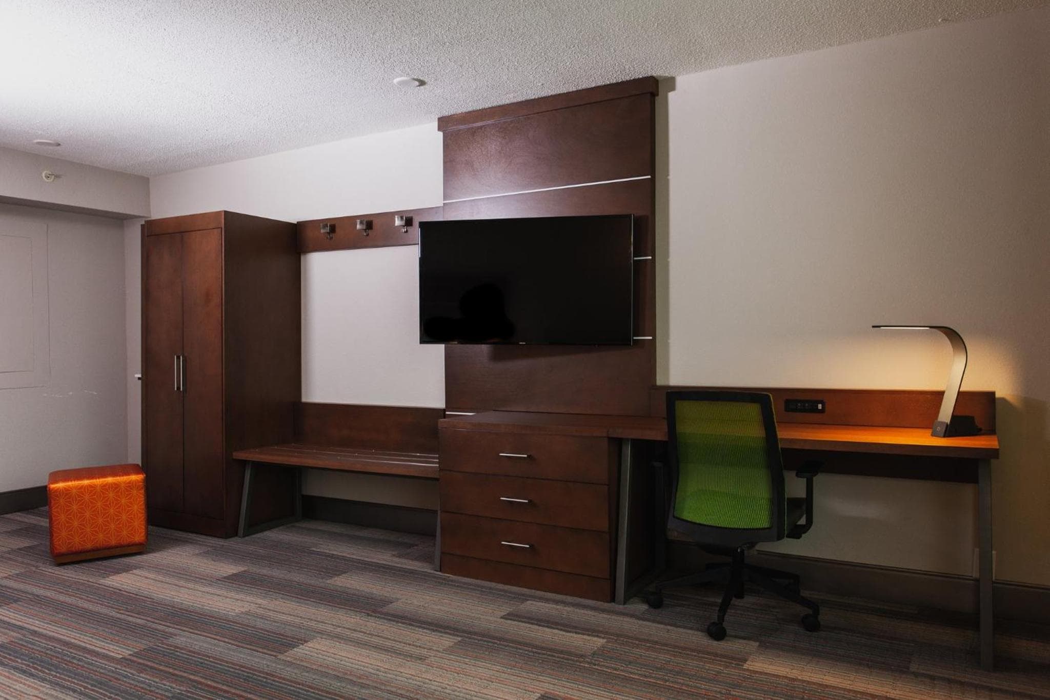Holiday Inn Express & Suites Atlanta Perimeter Mall Hotel by IHG
