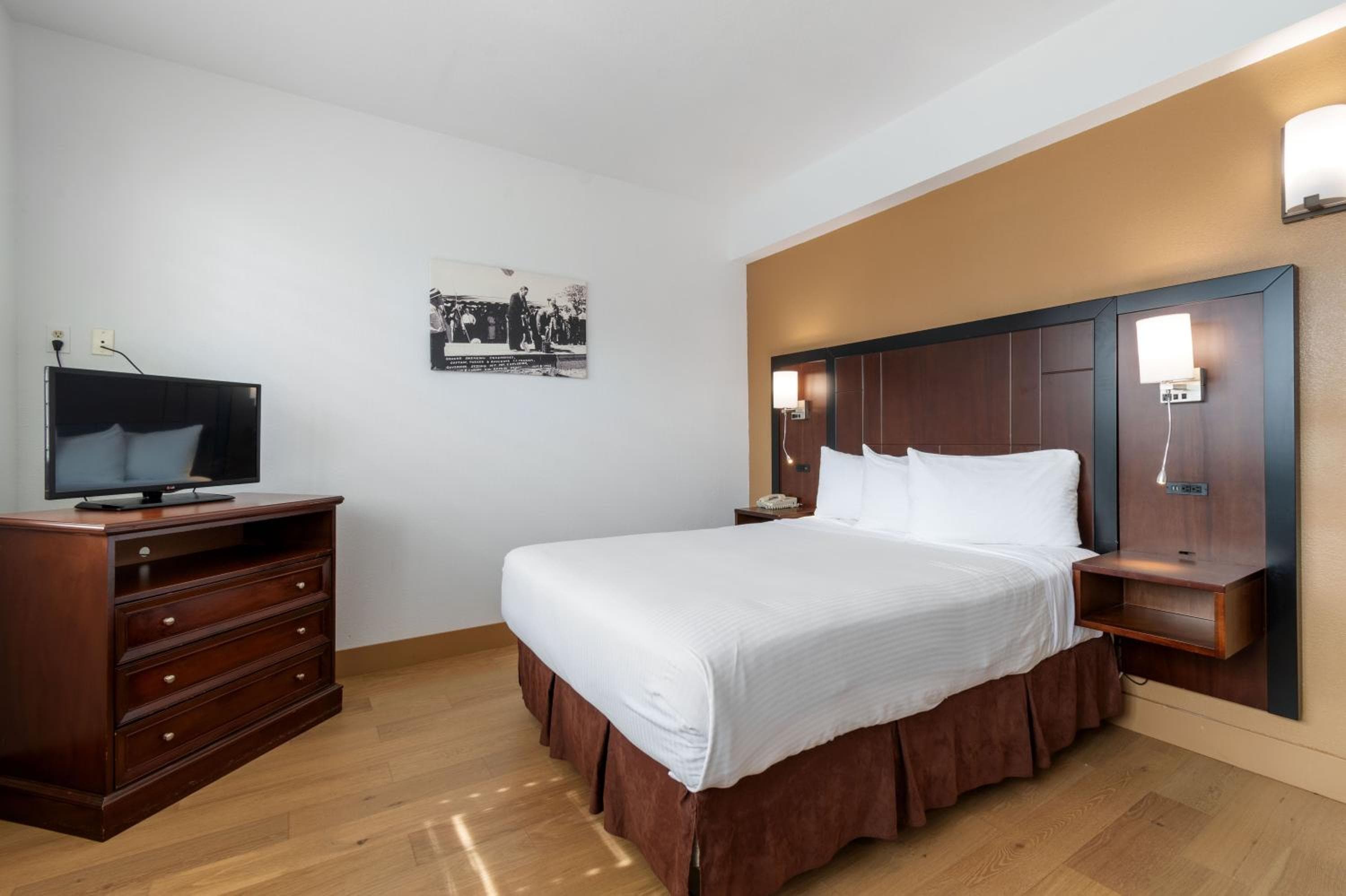 Lions Gate Hotel Sacramento