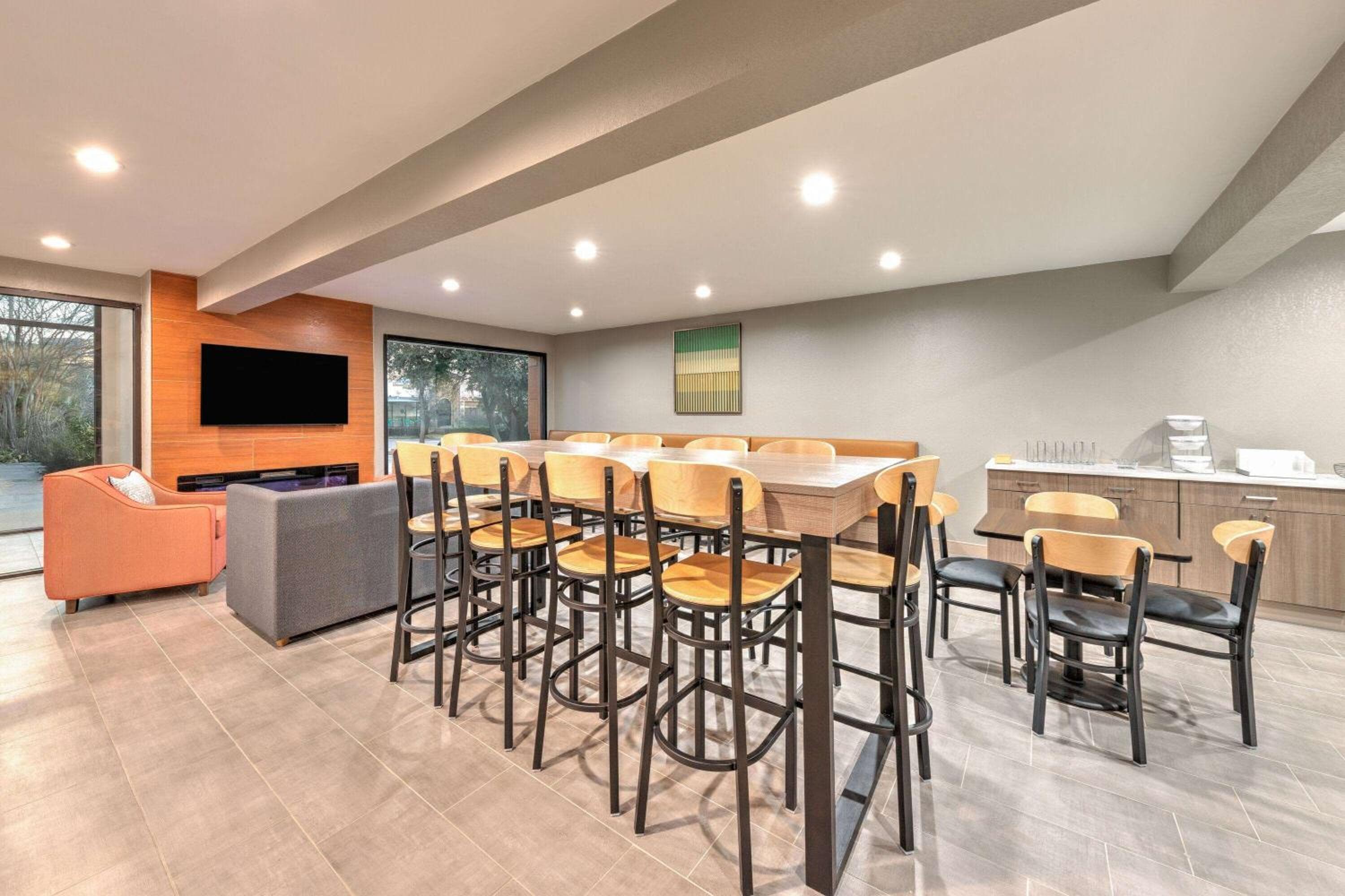 Hawthorn Extended Stay by Wyndham Bedford - Dallas
