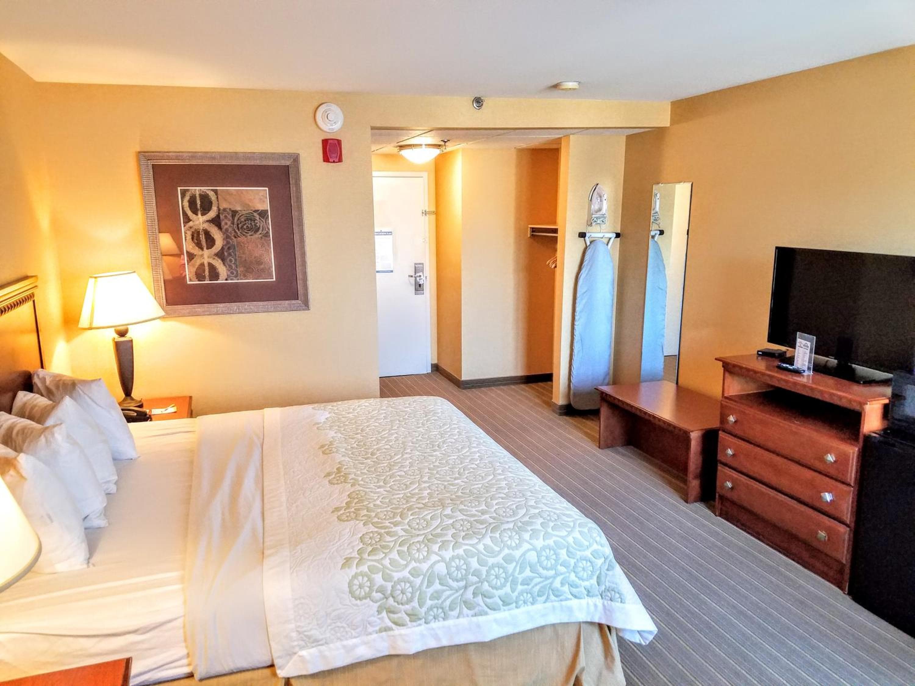 Days Inn by Wyndham Windsor Locks / Bradley Intl Airport