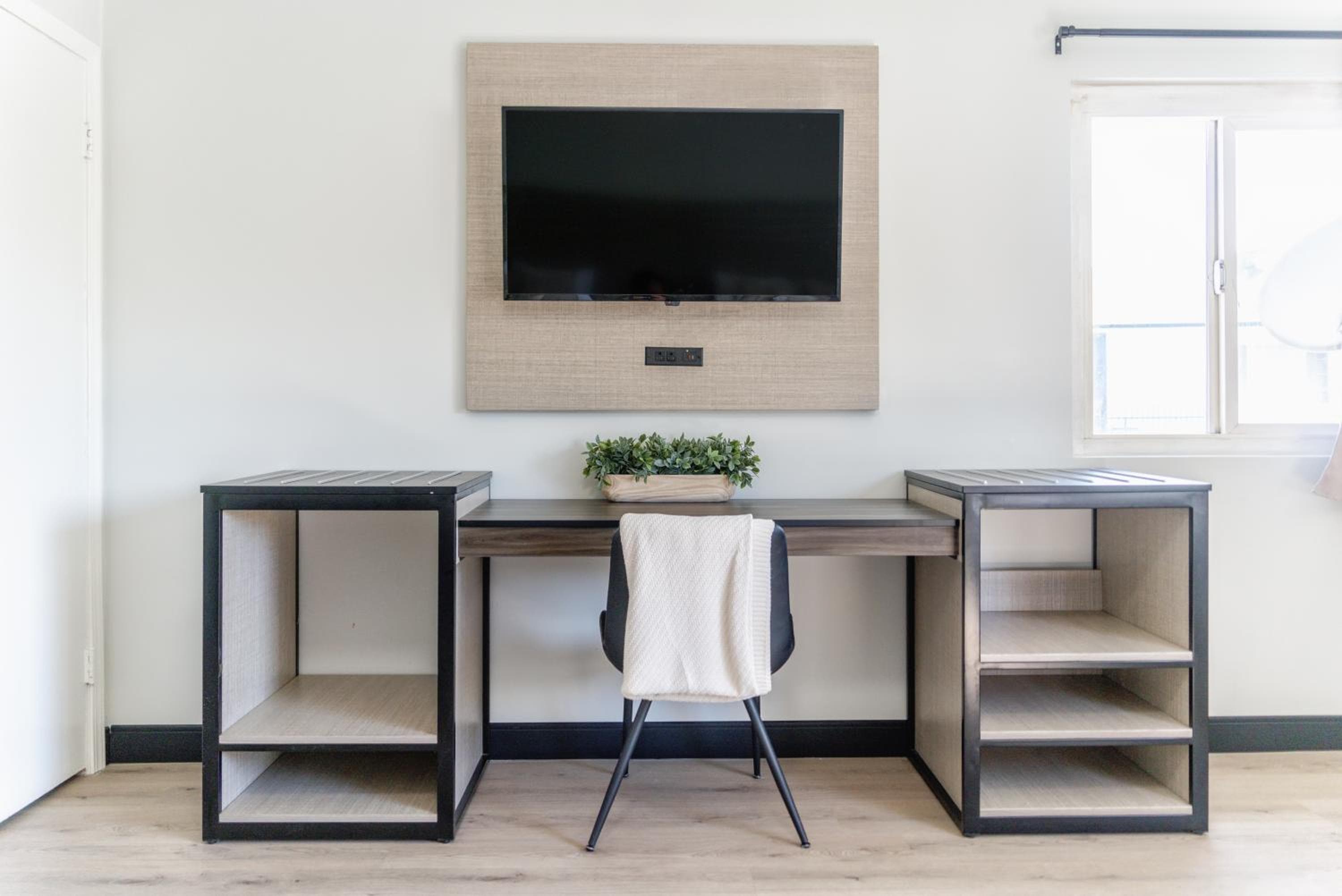 ERTH INN by AGA- San Ysidro