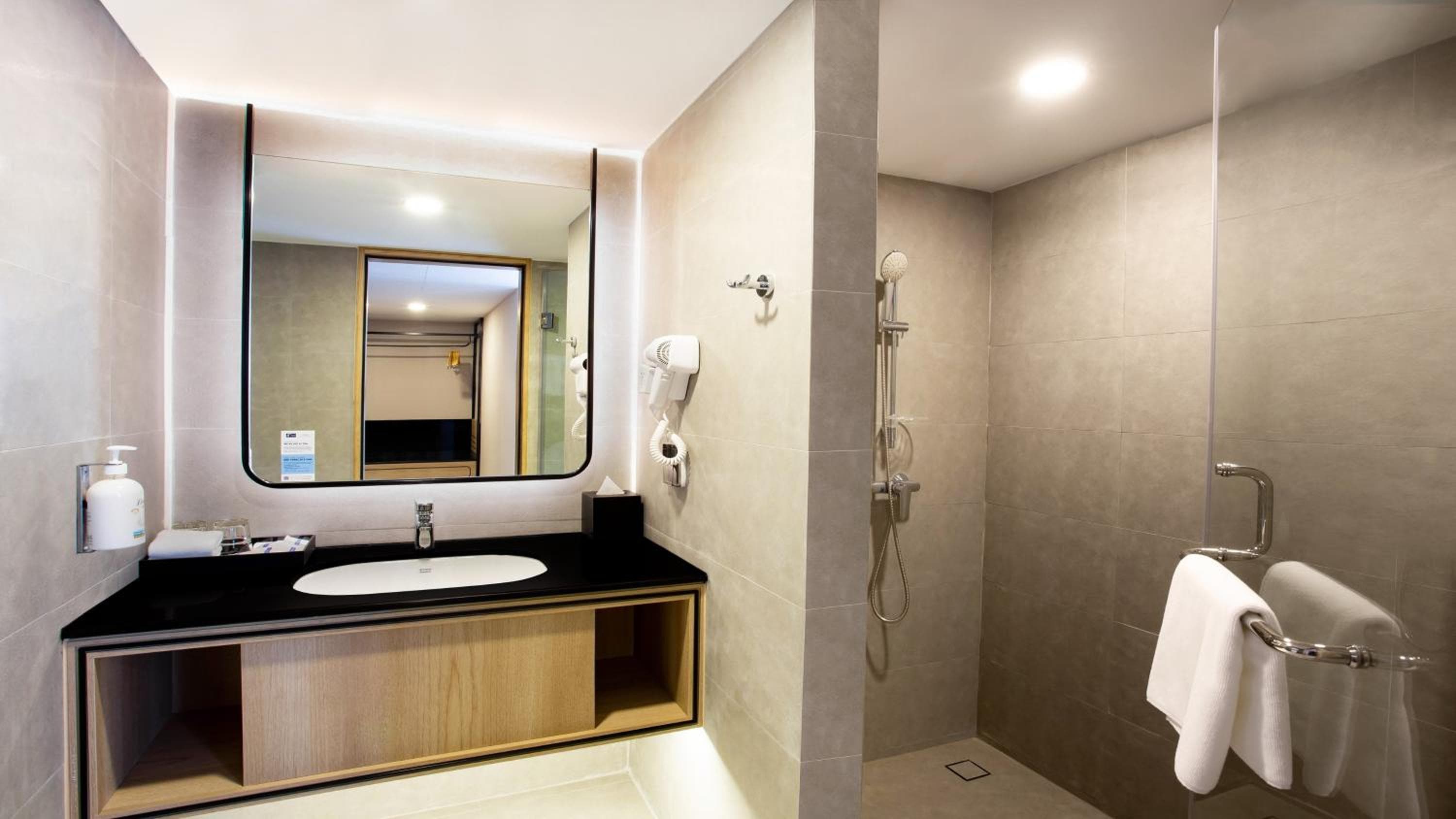 Holiday Inn Express & Suites Bangkok Central Pier by IHG