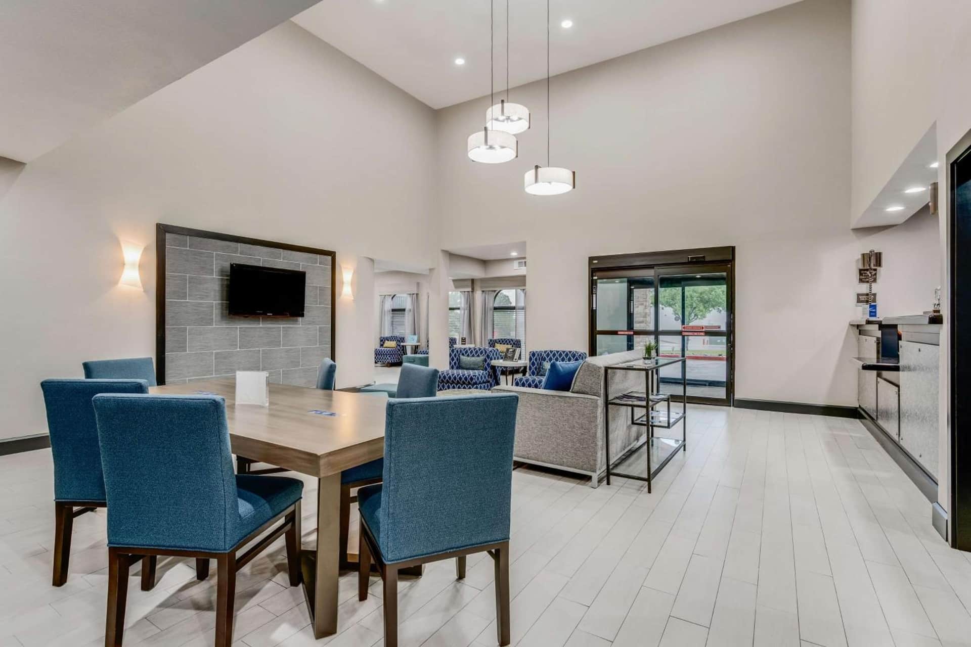 Huntsville Inn & Suites