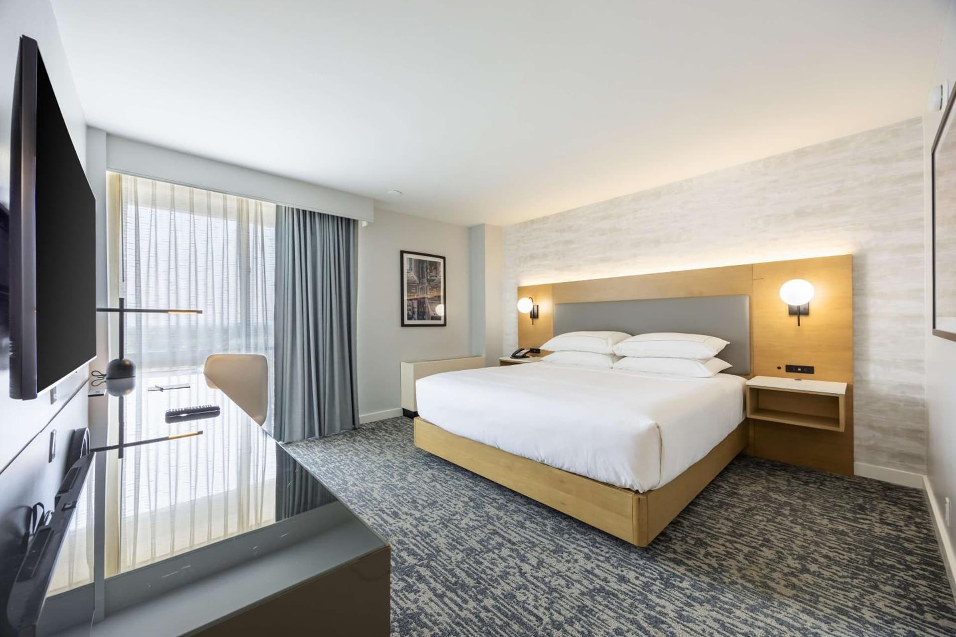 DoubleTree by Hilton New York JFK Airport