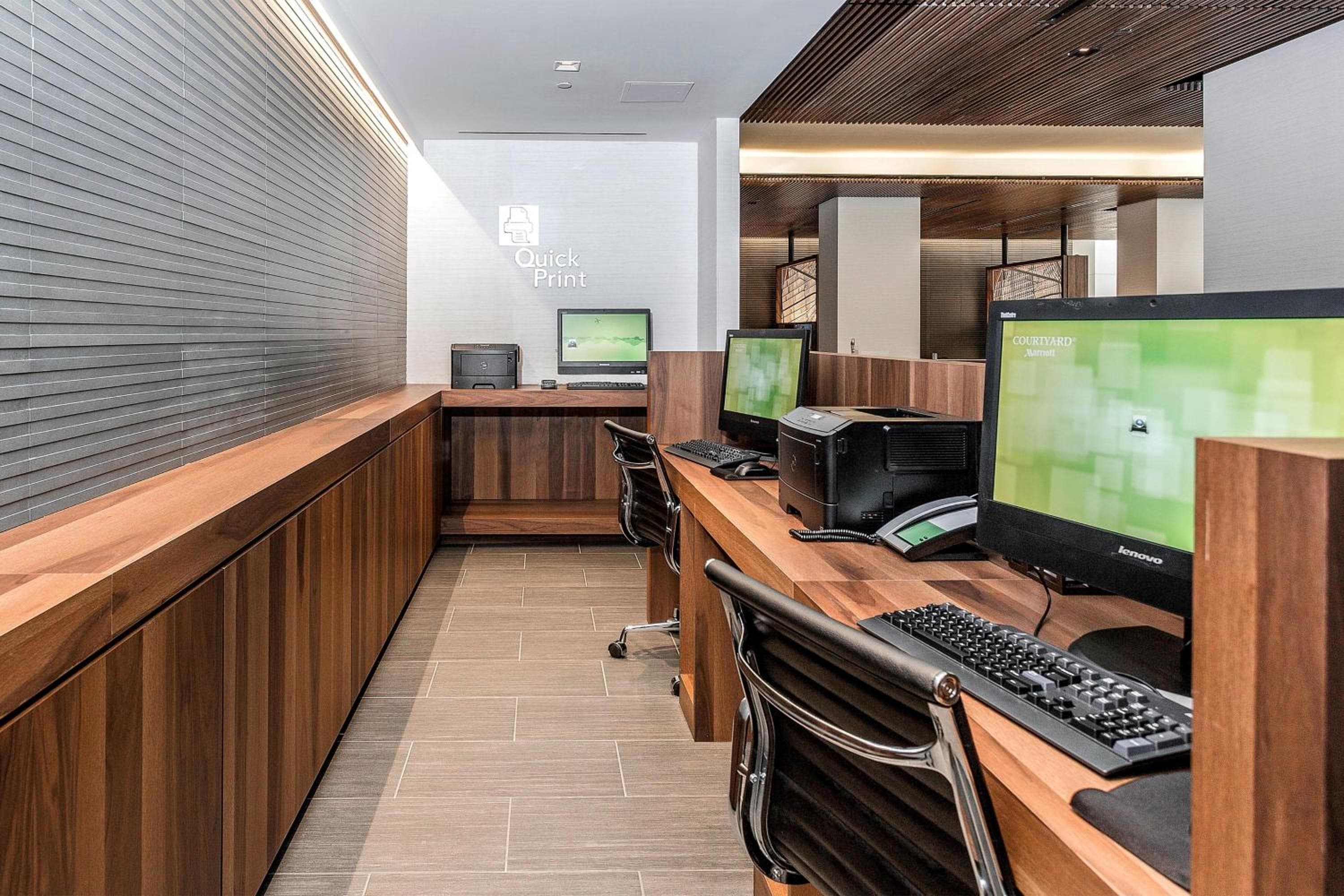 Courtyard Long Island City/New York Manhattan View